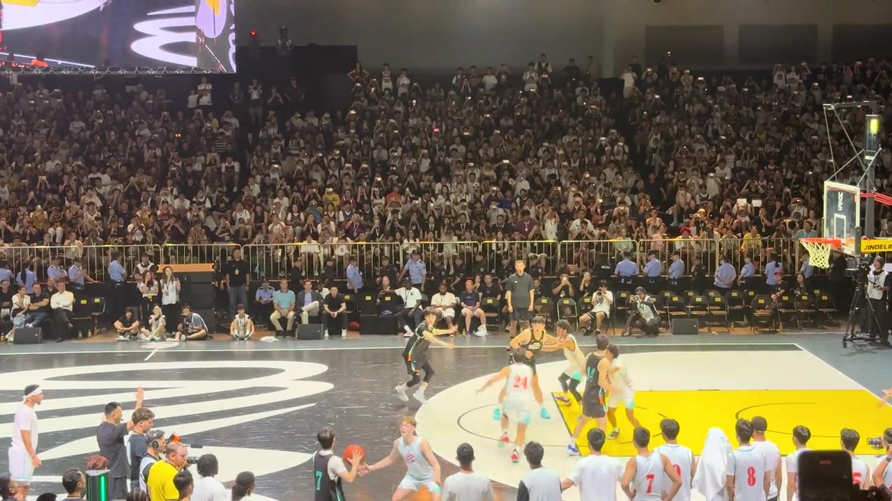 爱游戏中国-AUBL队以三分压哨球绝杀库里队，上演以其人之道还治其人之身！