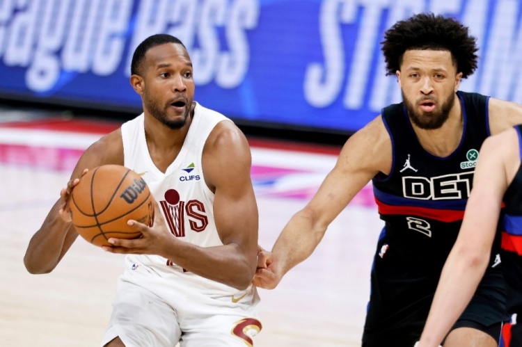 ayx-周二竞彩篮球强档：活塞悍将解禁复出 骑士米切尔继续缺席